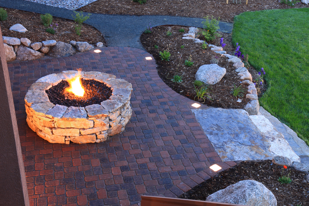 Awesome,Backyard,With,Fire,Pit,And,Illuminated,Paver,Patio